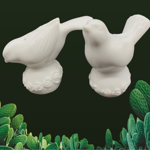 Ceramic Salt and Pepper Shaker Set 2 White Love Bird On Flower Stand 3”T - Picture 6 of 10